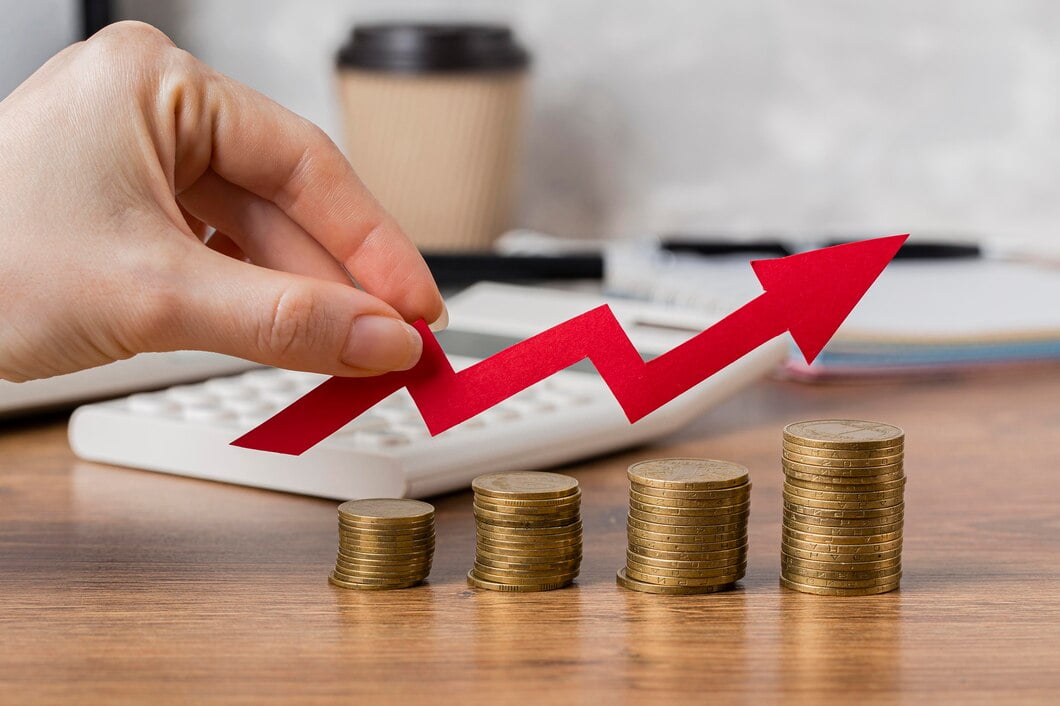 Mão segurando uma seta de crescimento com moedas