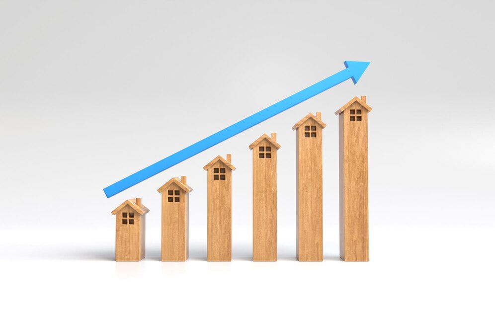 O gráfico da casa está subindo e tem uma seta azul
