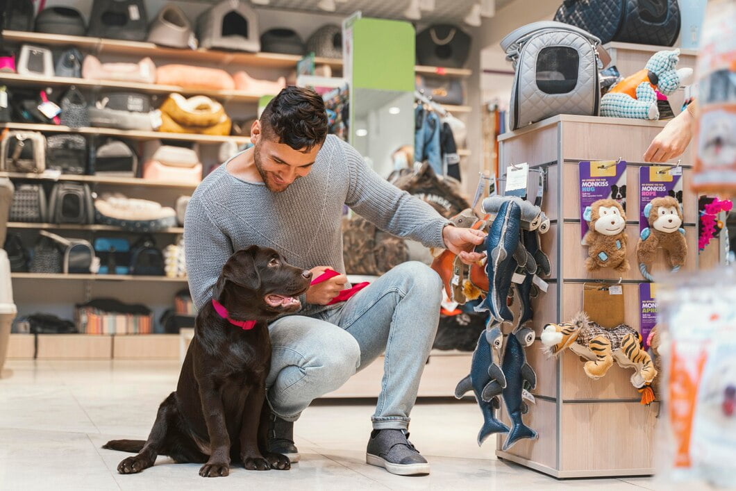 Benefícios do marketing para pets Cachorro fofo com dono na pet shop