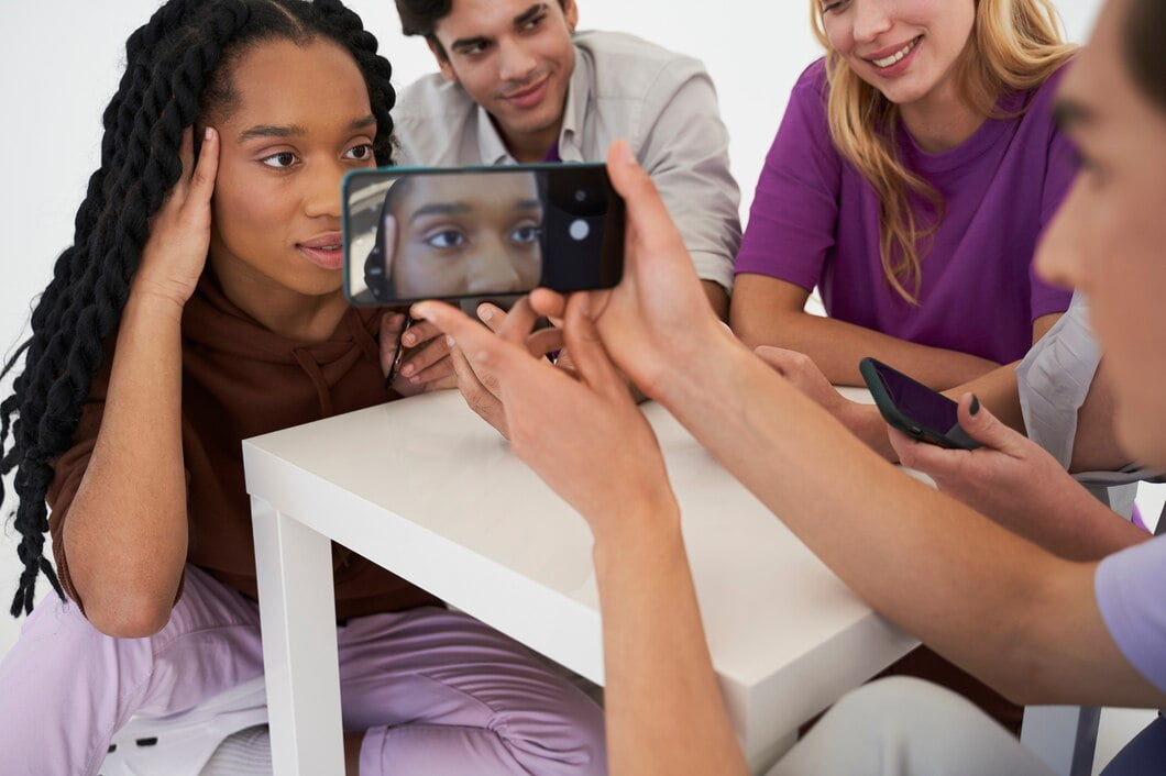 Pessoas conectadas nas redes sociais
