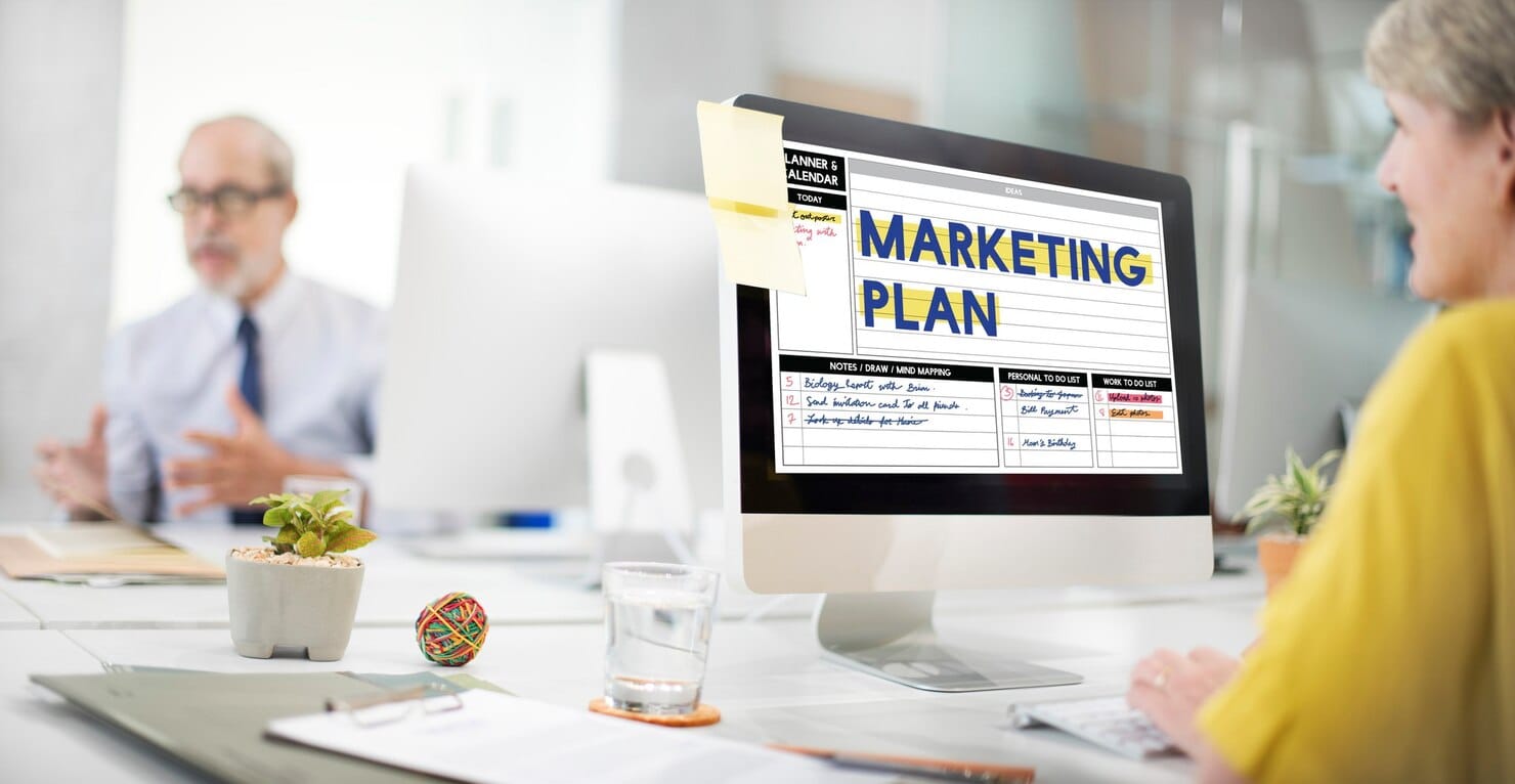 Conceito de planejador de calendário de estratégia de plano de marketing
