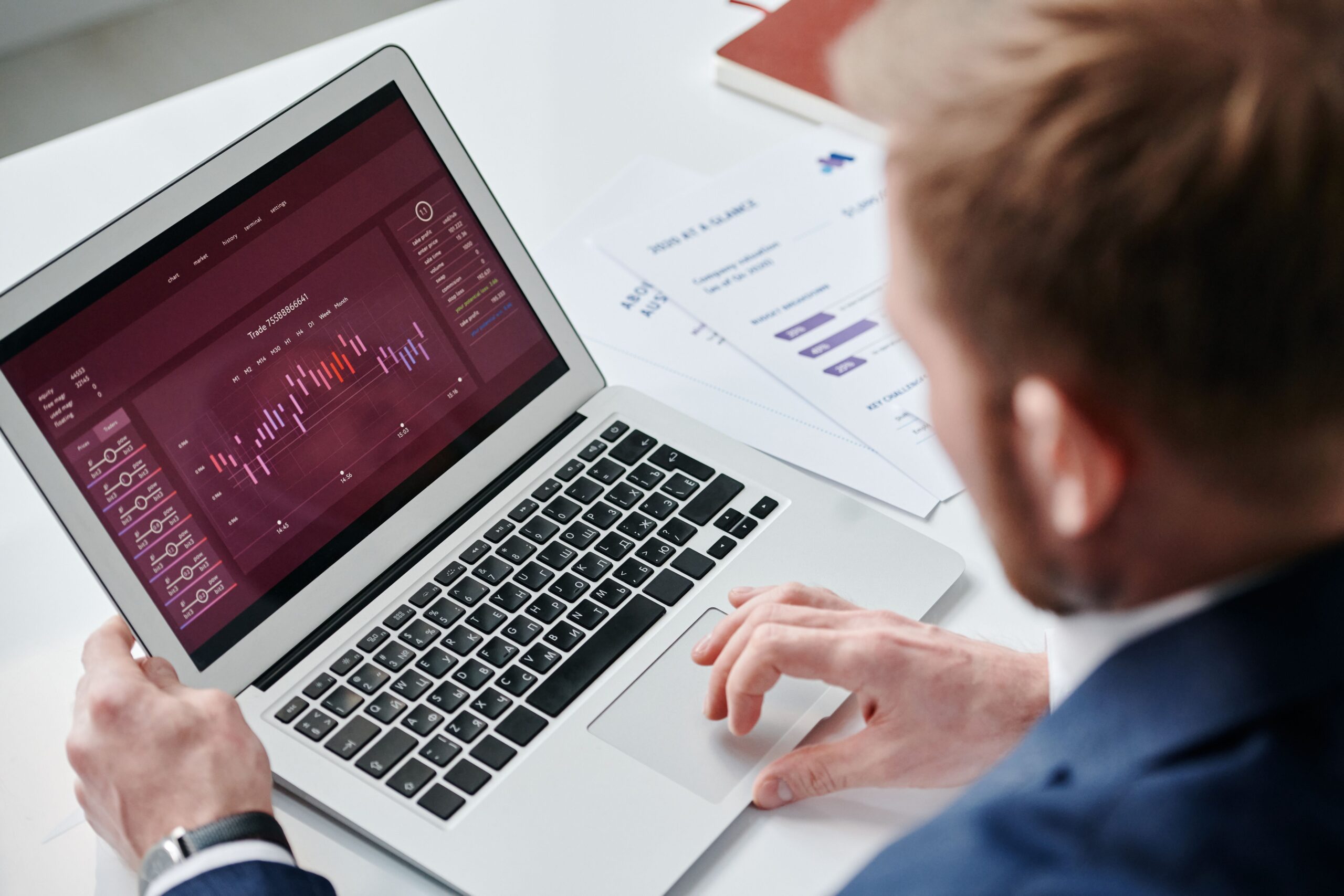 Estratégia de Link Building em 2026 mostrando conexões entre sites e crescimento da autoridade de domínio.