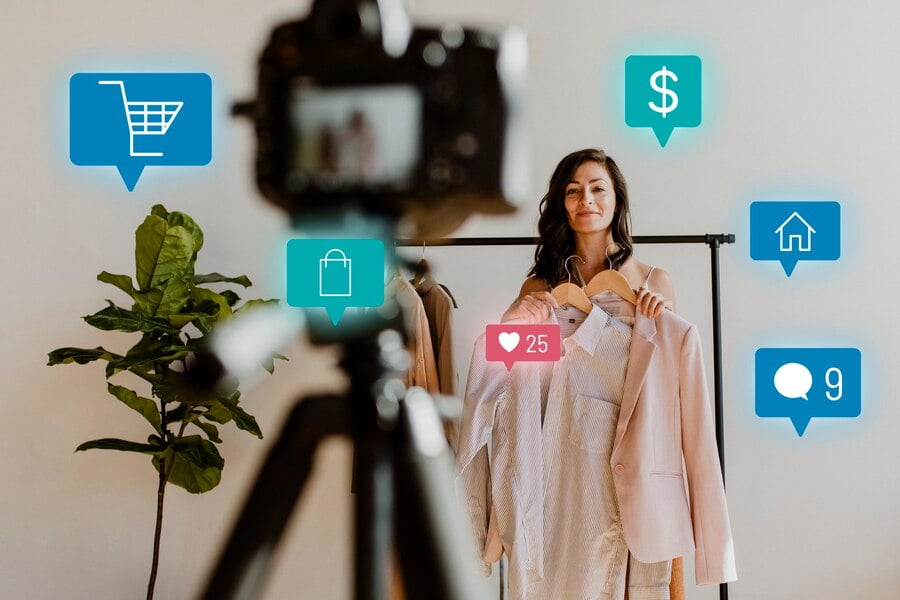 5 Tendências de Marketing B2B para Conquistar Novos Clientes 2 Transmissão ao vivo feminina para campanha de compras online