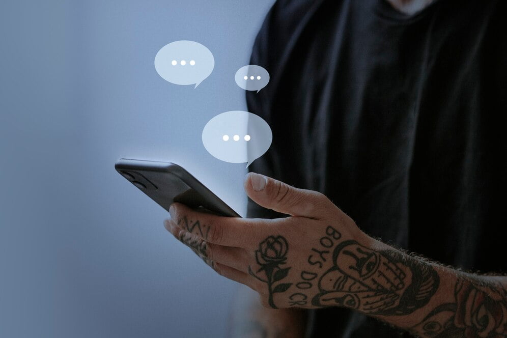 Mensagens de texto de homem tatuado para remix de mídia social