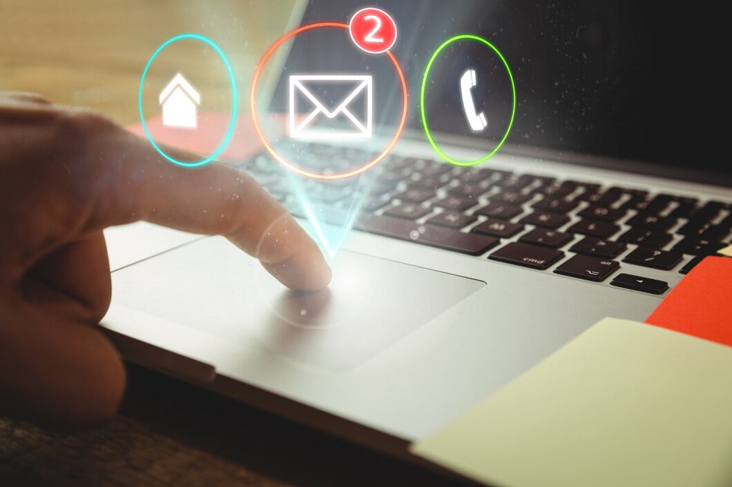 A Importância do E-mail Marketing nas Estratégias de Inbound Trabalhador com aplicações portáteis e de três