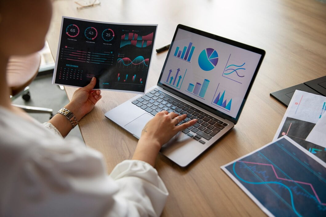 Data-Driven Marketing: Como Usar Dados a Seu Favor Trabalhadores de escritório usando gráficos de finanças