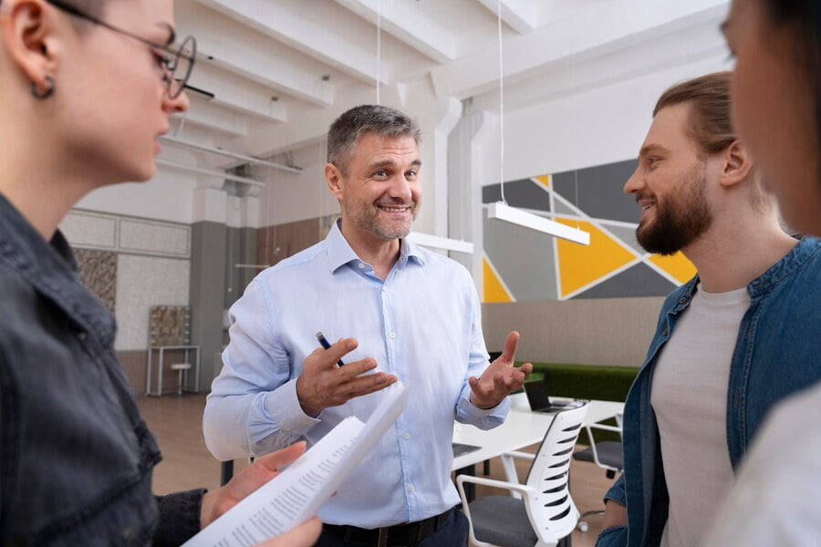 10 dicas práticas para criar uma comunicação institucional impactante Integração social da equipe de trabalho