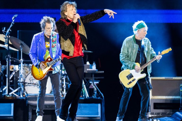 Estratégias de branding de uma das maiores bandas da história Ronnie Wood, Mick Jagger e Keith Richards da banda Rolling Stones