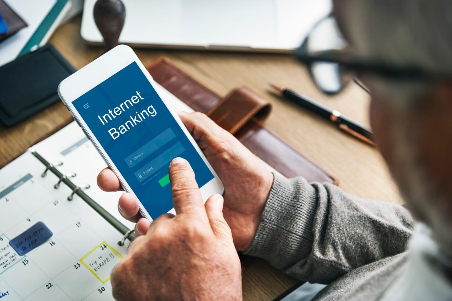 Aplicativos financeiros: experiência que cria fidelidade Conceito de tecnologia de pagamento online de Internet Banking