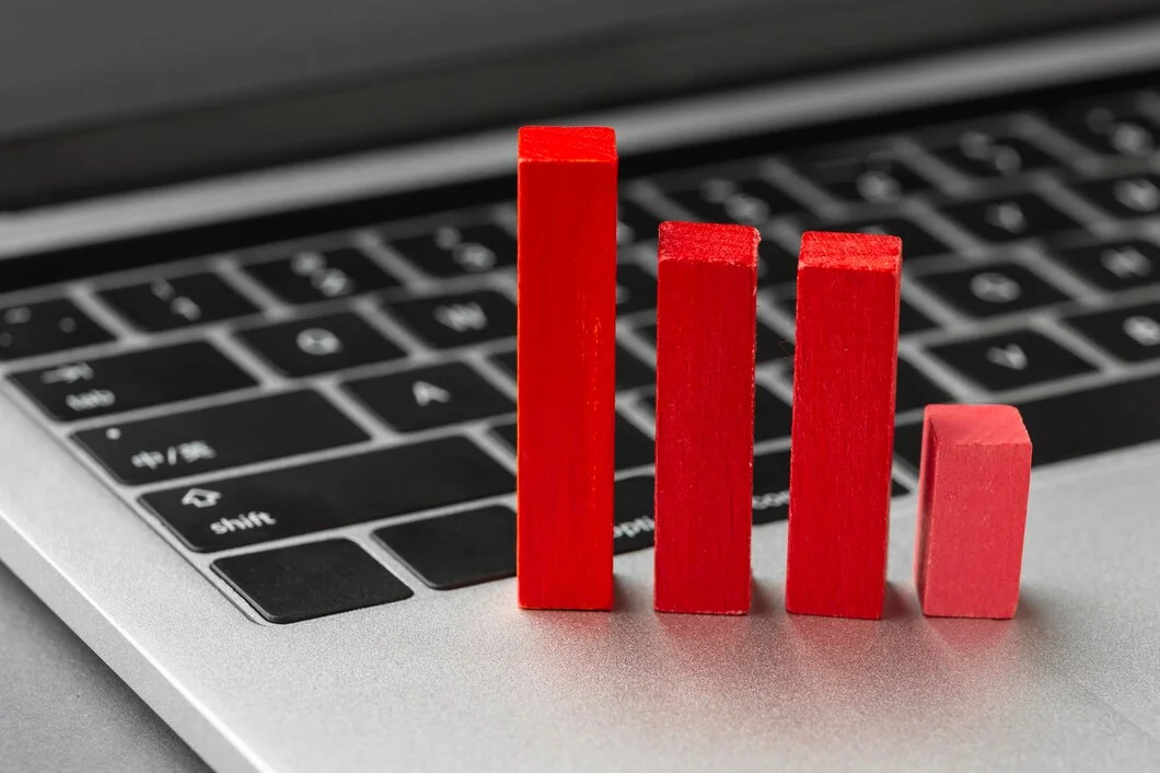 Which is better? Increasing click-through rates or conversions? Conceito gráfico com blocos no laptop