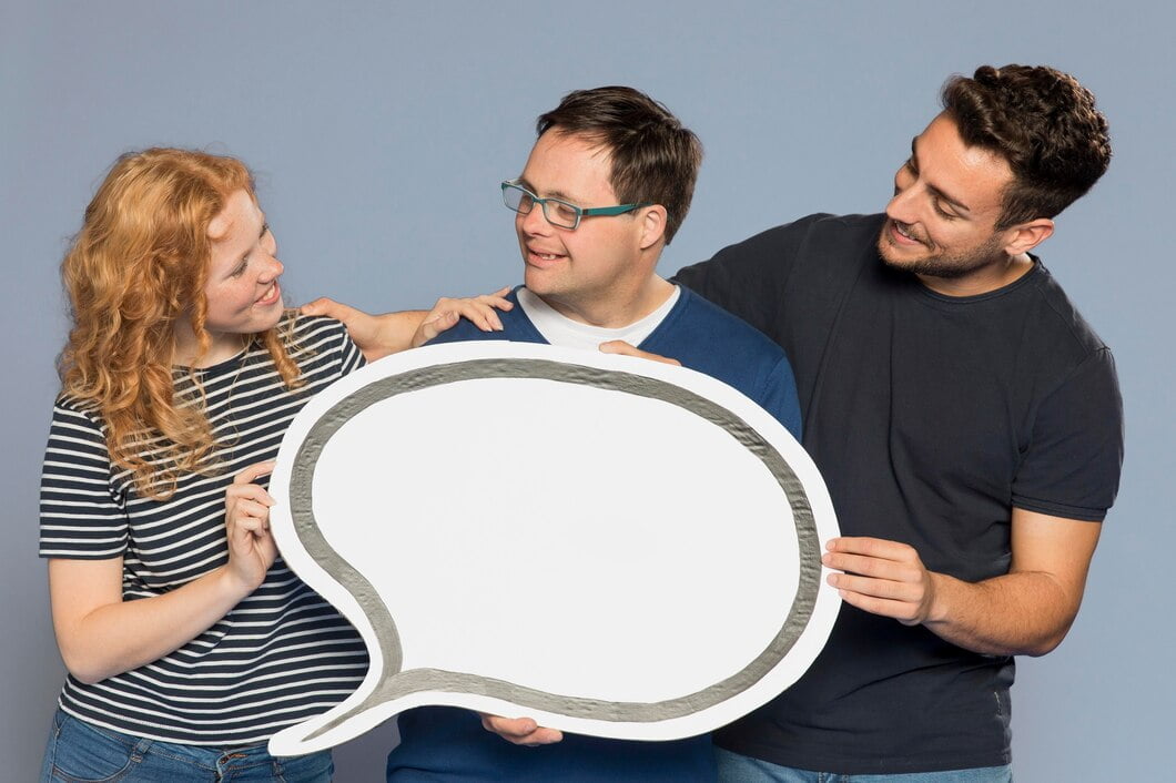 Como O Marketing Conversacional Multicanal Pode Revolucionar Um Negócio? Veja A Resposta Da CCO Da CMLO&CO Pessoas segurando um balão de papel
