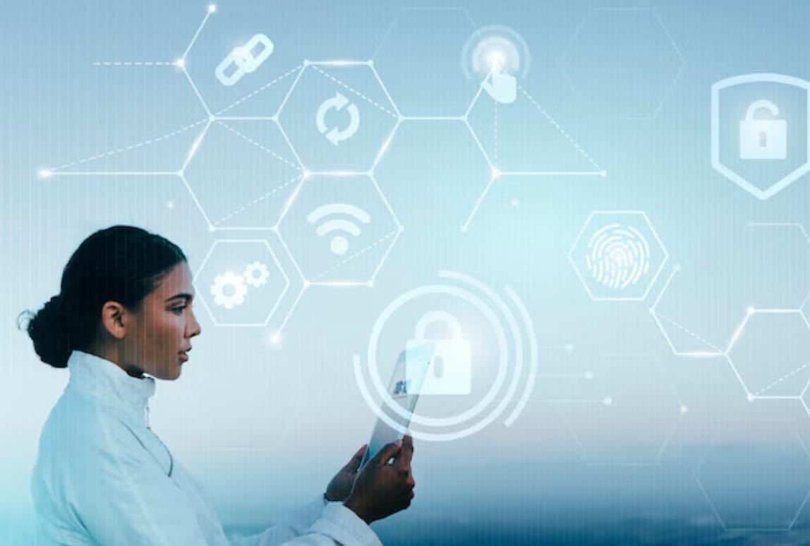 Invista em segurança da informação Cientista feminina em branco