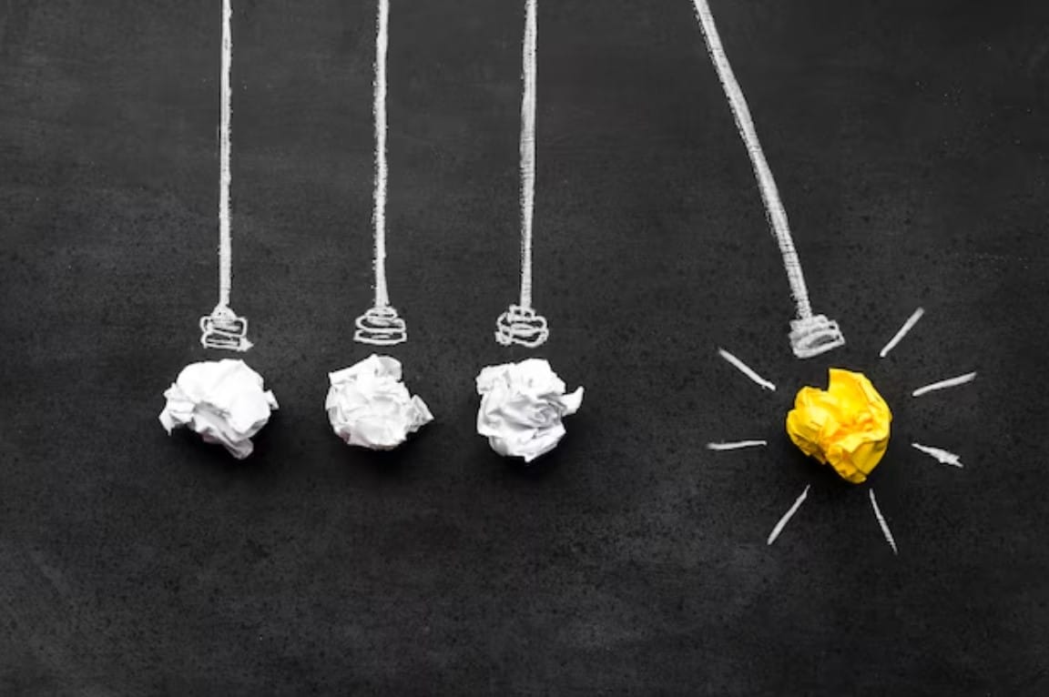 8 dicas para aplicar os conceitos da vaca roxa nas suas estratégias de marketing Composição para o conceito de individualidade com papel