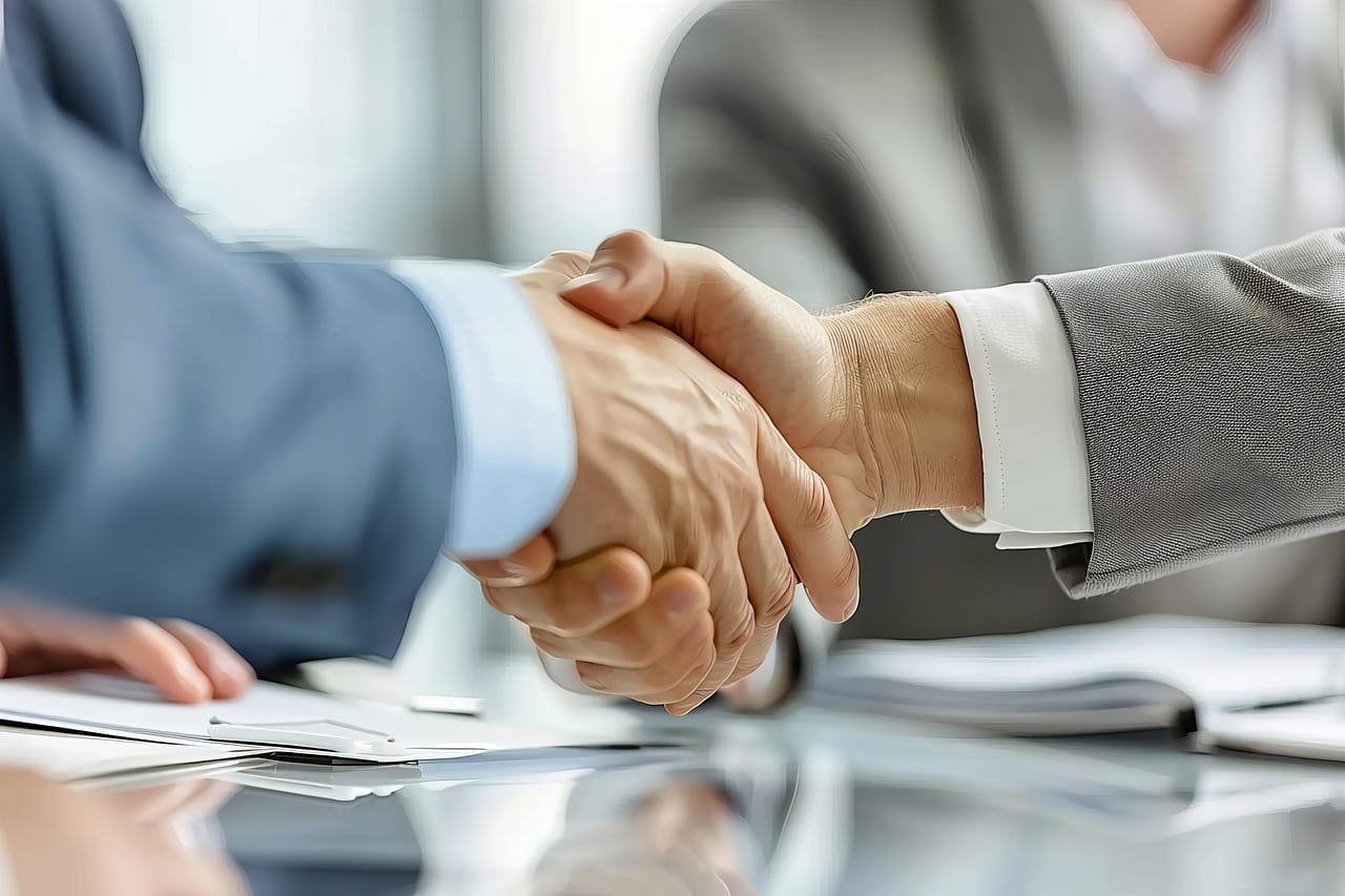 Marketing de fidelização: 7 ações para encantar clientes O negócio, Aperto de mão, Acordo acordo